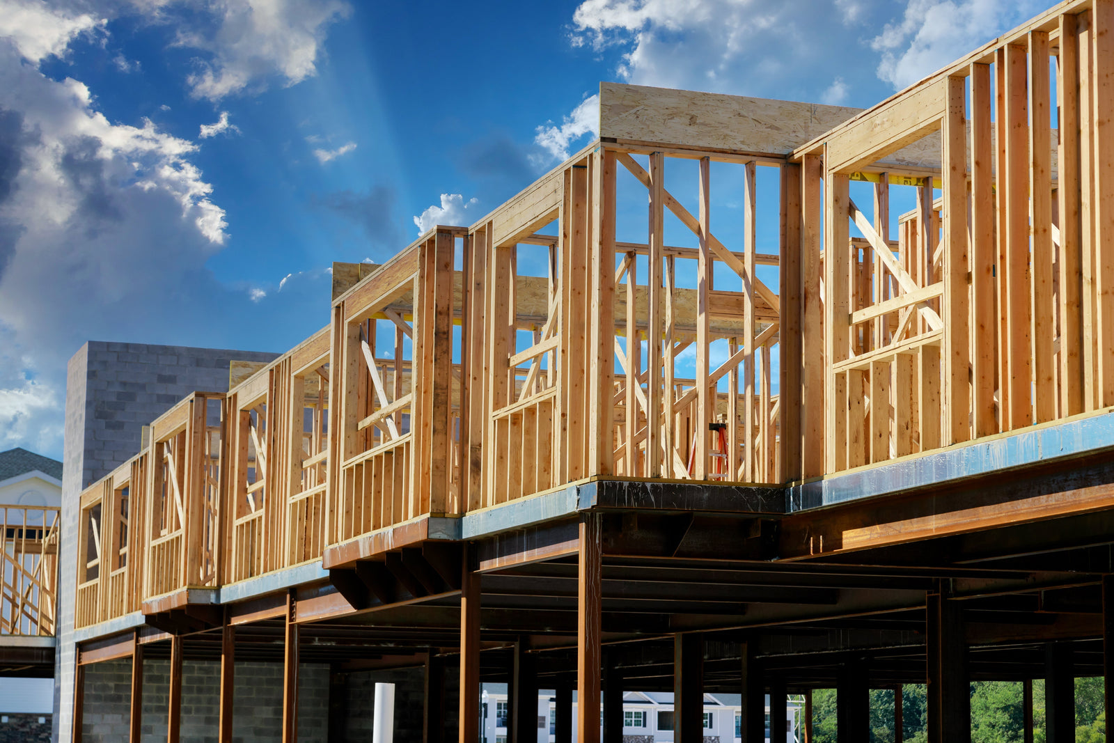 How Canadian Contractors Can Stay Strong and Adapt Through Economic Change